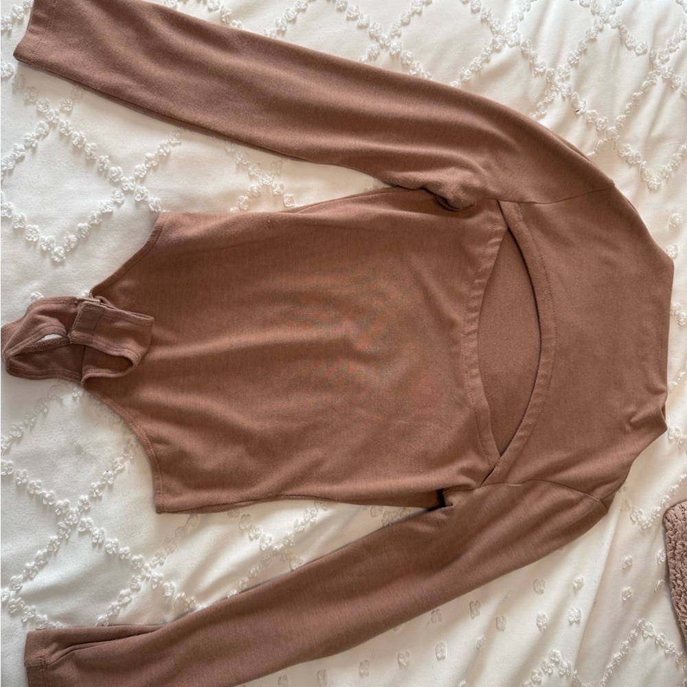 🐻 LOWEST PRICE🐻Astr Brown Fitted Long Sleeve Bodysuit with Cut Out